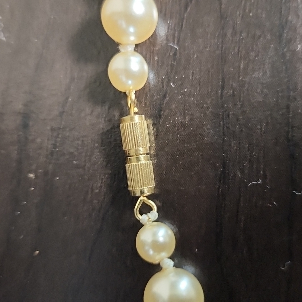 Vintage Faux Pearl Necklace - Picture 3 of 4